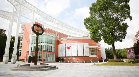 (△华东师范大学第二附属中学国际部)