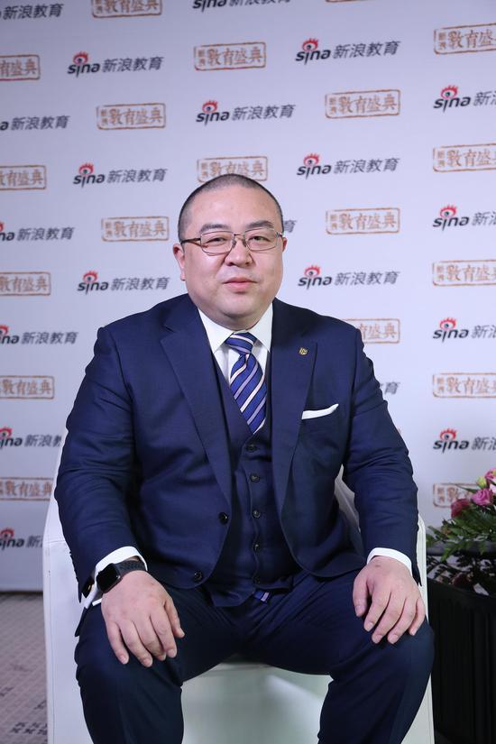 精华学校校长 廖中扬
