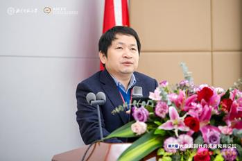 中心执行主任余胜泉教授作报告