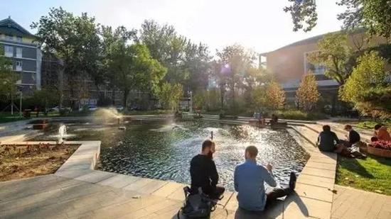 北京外国语大学美丽的校园环境