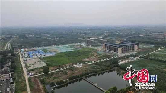 龙泉驿区西川汇锦都学校航拍实景图,7月5日摄