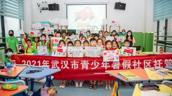 7月5日,2021年武汉市青少年暑假社区托管项目启动。新华社发(伍志尊 摄)