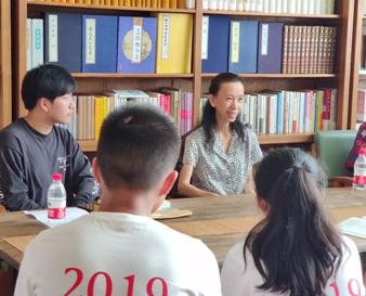 梁启超嫡孙女、梁思成和林徽因侄女 梁旋女士(中)