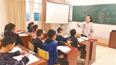 拉萨市少年宫内的作文辅导课堂。记者 孙文娟 摄