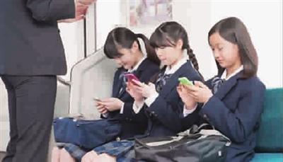 ■ 网络发展加剧霸凌发生本版图片GJ