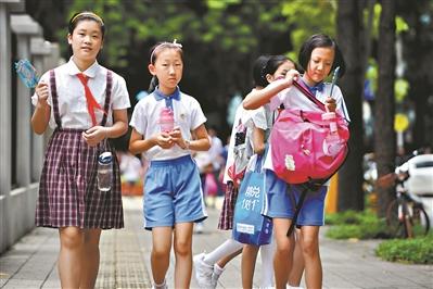 全市目前有523所学校提供校内午餐午休。 图/广州日报全媒体记者轩慧。