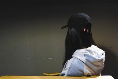 李欢说,她不能恨自己的父母,她要想办法救他们。新京报记者 党元悦 摄
