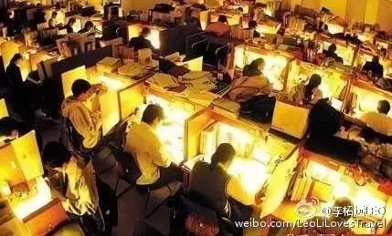 网上盛传的哈佛凌晨四点半图书馆的照片