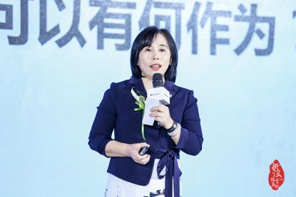 北京市昌平职业学校常务副校长郑艳秋