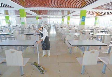 学校食堂改为考生休息区。