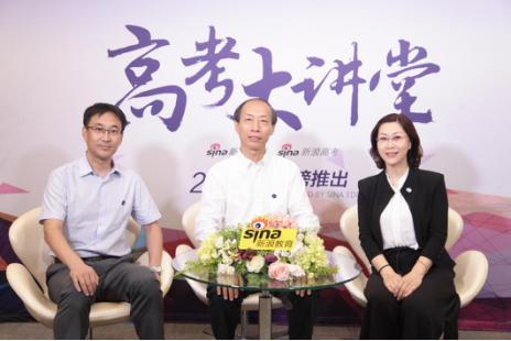 河北工业大学副校长吕志伟(中间);党委宣传部部长陈鸿雁(左3);招办副主任赵东磊(左1)