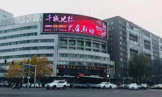 海淀黄庄十字路口。图片来自文章《疯狂的黄庄》。