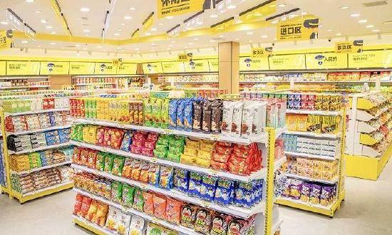 零食很忙店铺中,很多知名品牌产品被用来引流。(图片来源:零食很忙官方微博)