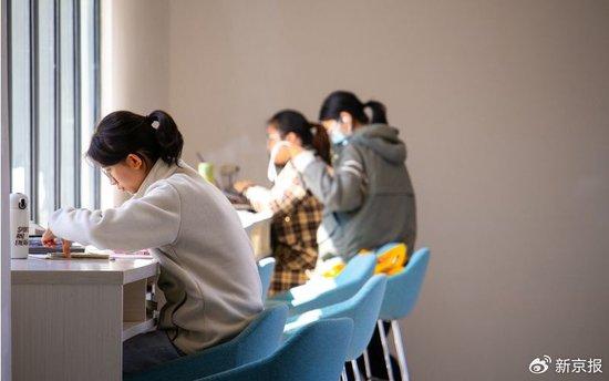 ▲进一步发展研究生教育,要杜绝研究生教育泡沫化与学历内卷化,扭转“应试考研”的趋势。图/兰州大学官网