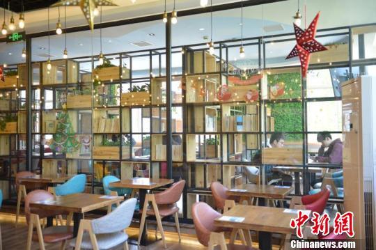 “云餐厅”不仅有线上平台,还有线下实体店。 沈洁馨 摄