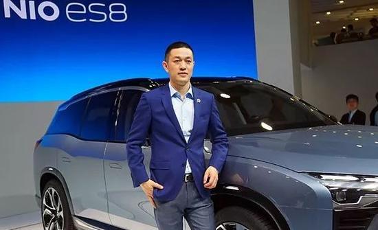 图:李斌与蔚来汽车ES8