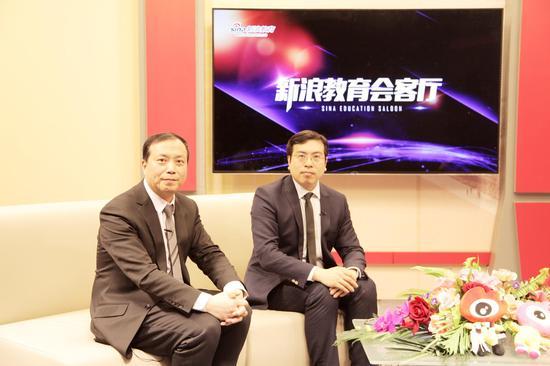 中华会计网校名师郭建华副教授(左)和会计考试辅导专家侯永斌老师(右)