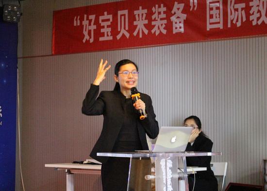 教授Jerilee Leong做主题演讲