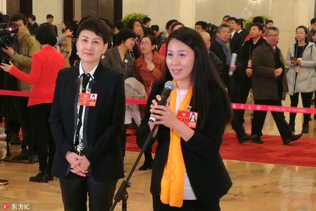 女性代表撑起"两会"半边天
