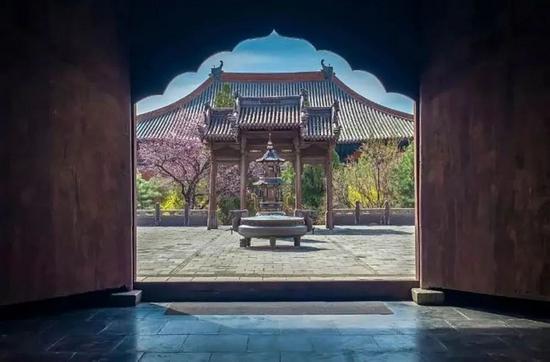 图1 |善化寺 被缚的鱼
