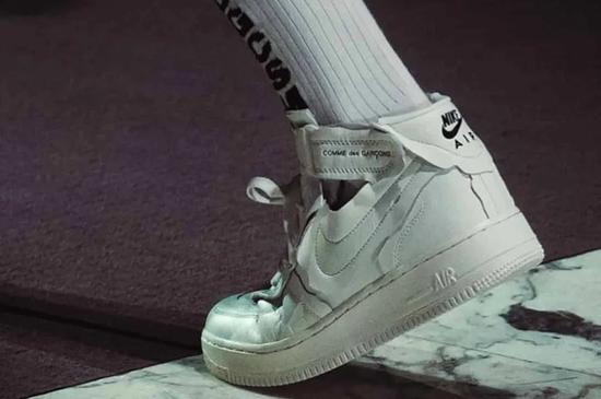 COMME des GARÇONS x Nike Air Force 1发售日期:2020 年 秋冬季