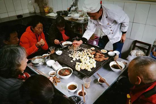 建水人吃豆腐文化,就像成都人喝茶文化 @参数宝宝