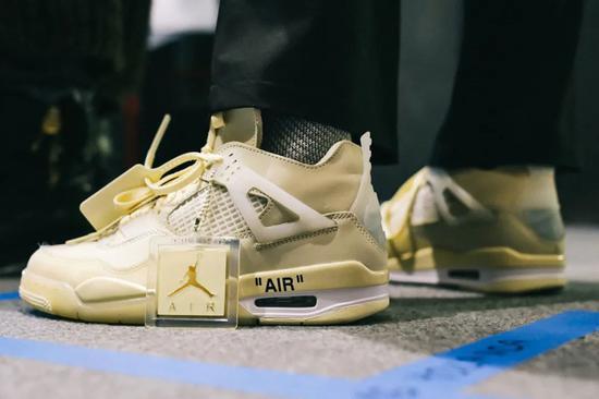 Off-White x Air Jordan 4 Sail 发售日期:2020 年 夏季