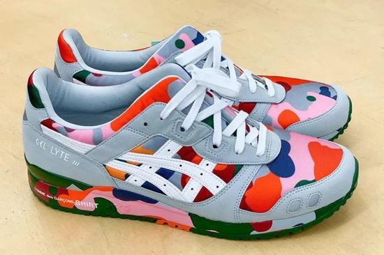 COMME des GARÇONS SHIRT x ASICS GEL-Lyte III发售日期:2020 年