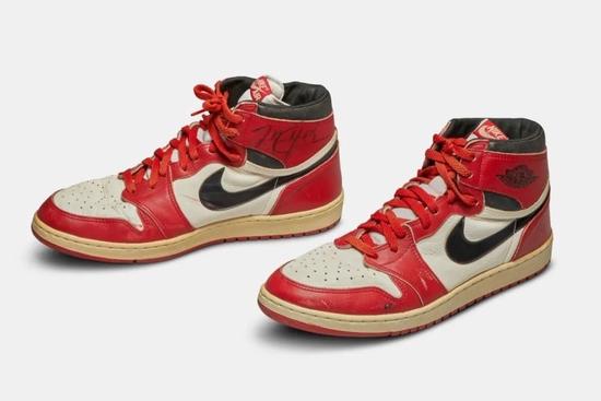 由 Sotheby‘s 拍卖的 Air Jordan 1‘Chicago’