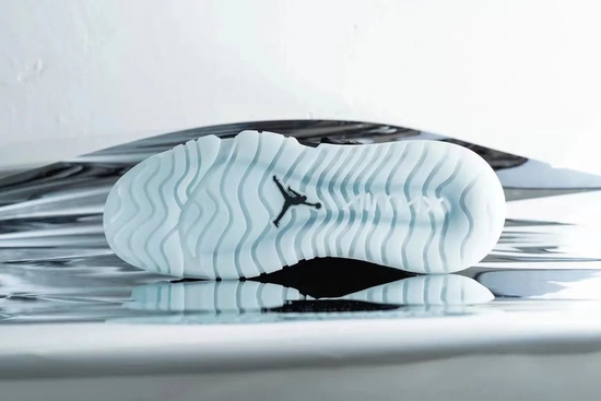 Pic via:sneakerpolitics/SBD/overkill