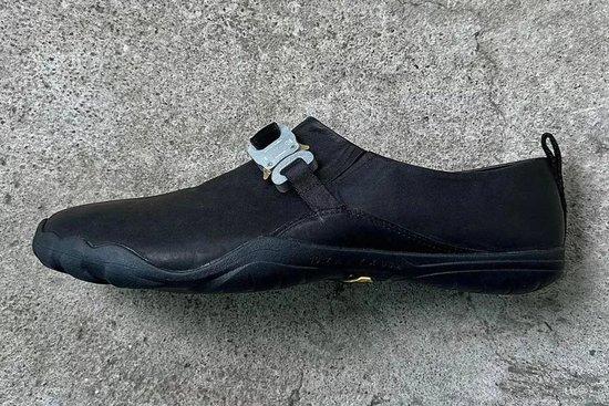 1017 ALYX 9SM x Vibram Five Fingers Buckle