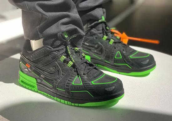 Off-White x Nike Air Rubber Dunk发售日期:2020 年
