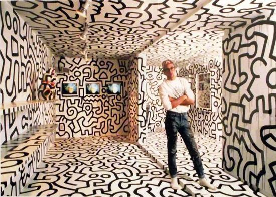 1987年, Keith Haring在东京开设了第二家Pop Shop