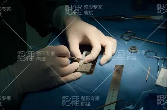 仔细雕琢