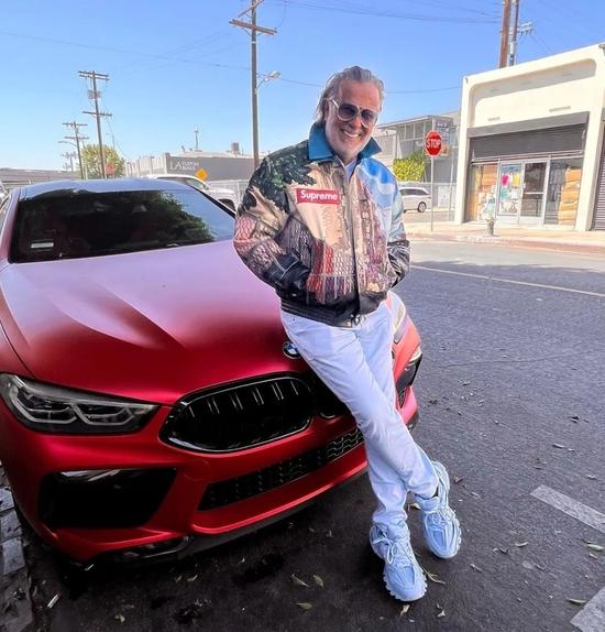 Jeff Hamilton 第一时间上身了联名款