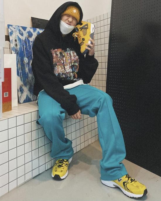 RDVZ卫衣搭配ONEHUNNNIT、NewBalance530跑鞋