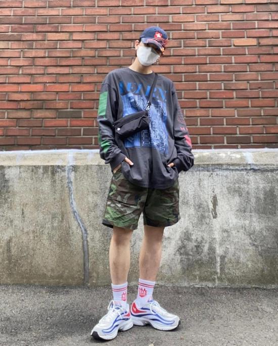 VETEMENTS x Reebok帽子搭配Reebok PREMIER PUMP PARIS