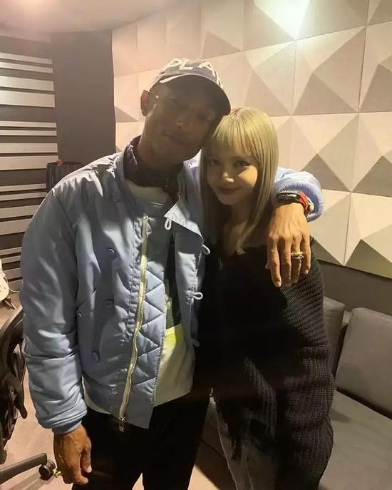 菲董Pharrell Williams&Lisa