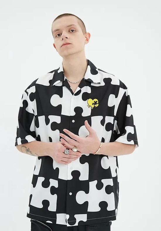 YADCREW 美潮满印拼图黑白撞色棋盘格宽松立领短袖衬衫