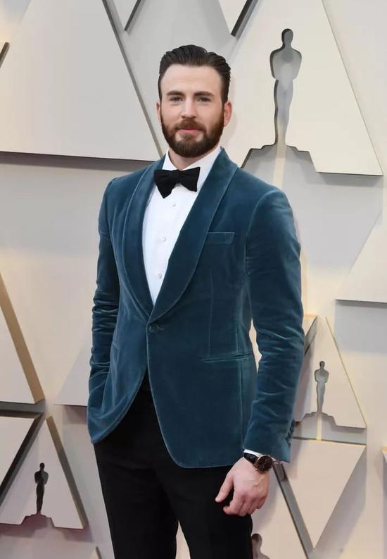 CHRIS EVANS 两种蓝色礼服款式上身对比