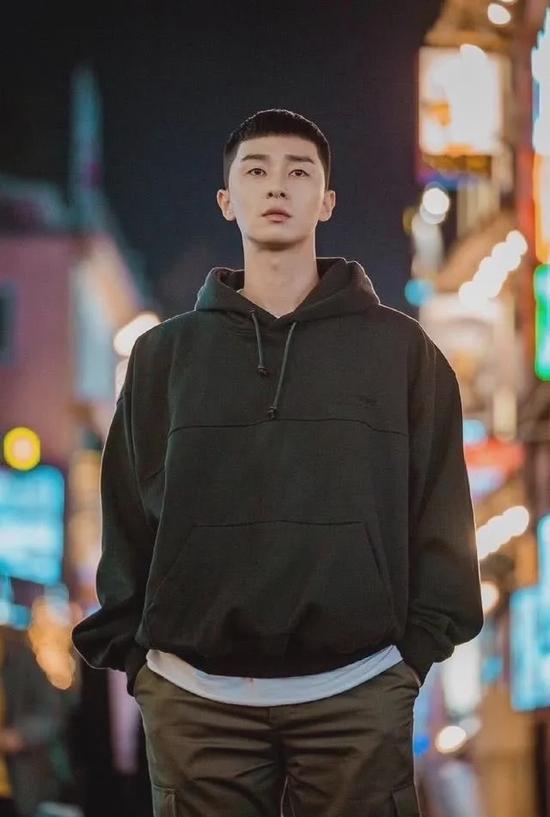 《梨泰院Class》朴叙俊新型男友穿搭