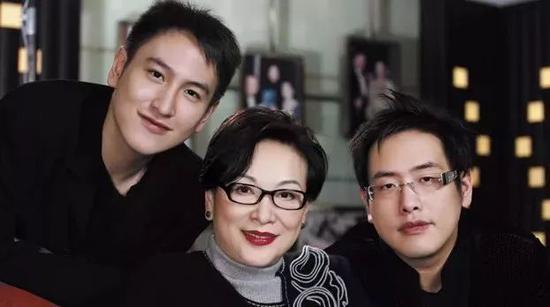 汤珈铖与母亲、哥哥