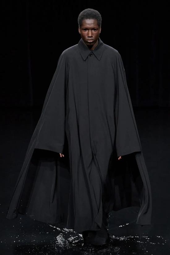 BALENCIAGA 2020 秋冬 | Via VOGUE