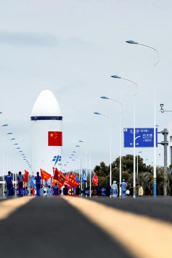 充满航天特色的文昌道路。 摄影/Fly_To_Space