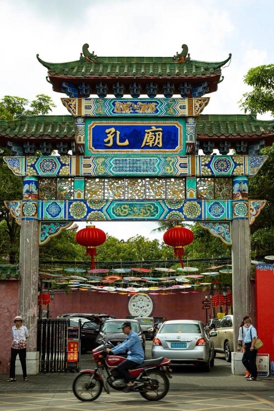 文昌孔庙,没有大门,只有两个侧门。 摄影/谢墨