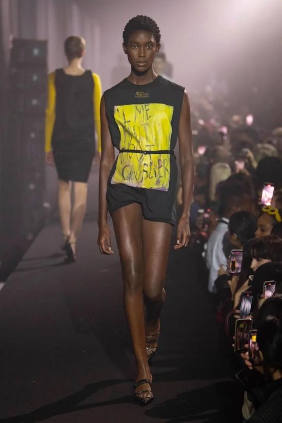 Raf Simons 2023 SS / Via VOGUE