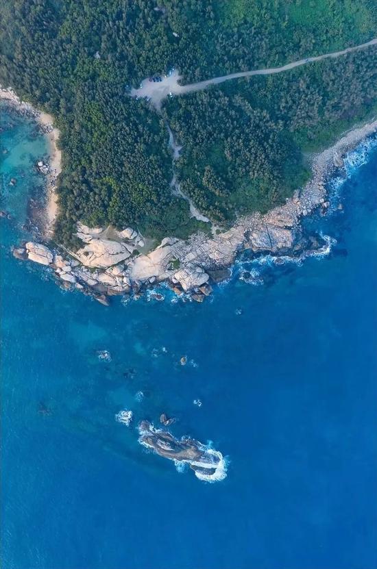 文昌的海岸,阳光明媚。 摄影/谢墨