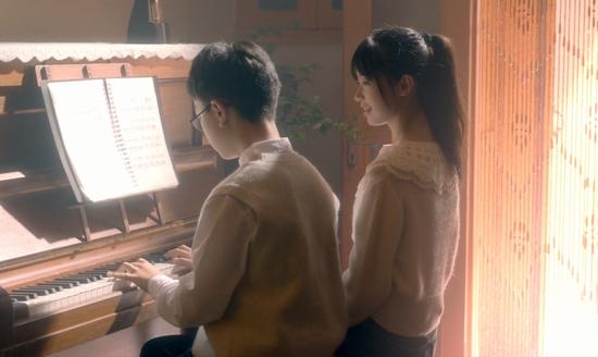 △ 小时候的施源和顾清俞