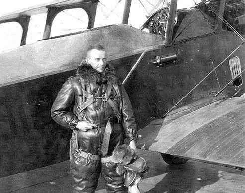 △ John A。 Macready