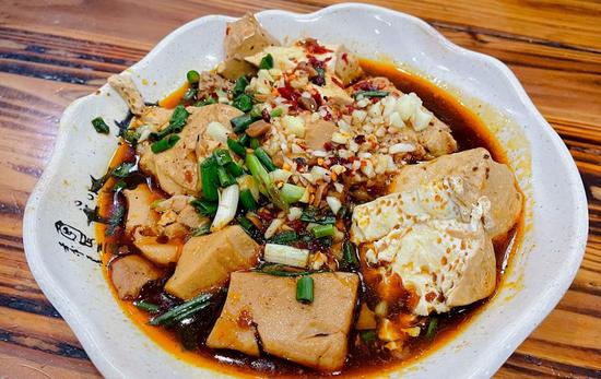 就是这盘豆腐,差点辣哭